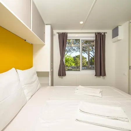 Mobile Homes Peskera 4* באניולה