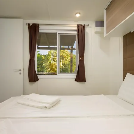 Aldeamento Turístico Mobile Homes Peskera Banjole