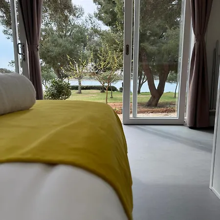 Mobile Homes Peskera 4* באניולה