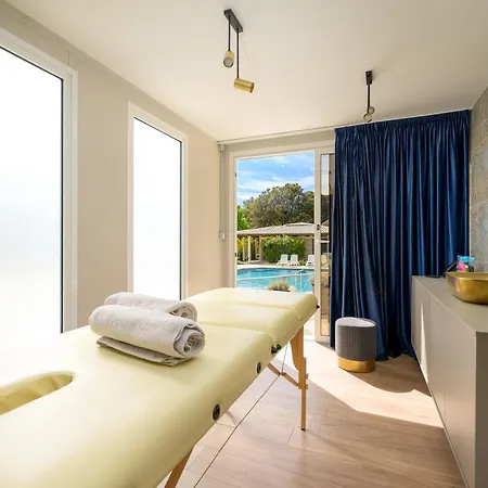 Vakantiepark Mobile Homes Peskera 4*