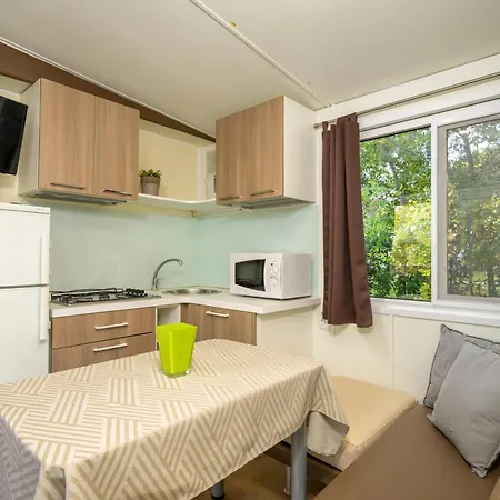 Vakantiepark Mobile Homes Peskera 4*