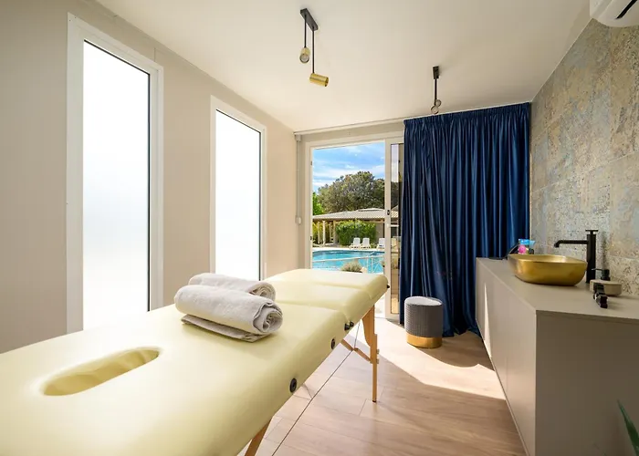 Tatil parkı Mobile Homes Peskera 4*